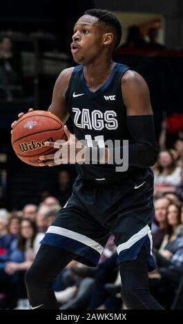 Moraga, CA U.S. 08. Feb. 2020. A. Gonzaga Bulldogs Wache Joel Ayayi (11) schaut, um den Ball während des NCAA Männer Basketball Spiels zwischen Gonzaga Bulldogs und dem Saint Mary's Gaels 90-60 Sieg im McKeon Pavilion Moraga Calif. Thurman James/CSM/Alamy Live News zu übergeben Stockfoto