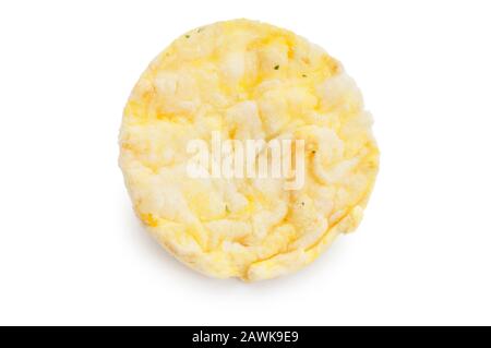 Studio mit kreisförmigen Maisknittern, die vor einem weißen Hintergrund herausgeschnitten wurden - John Gollop Stockfoto