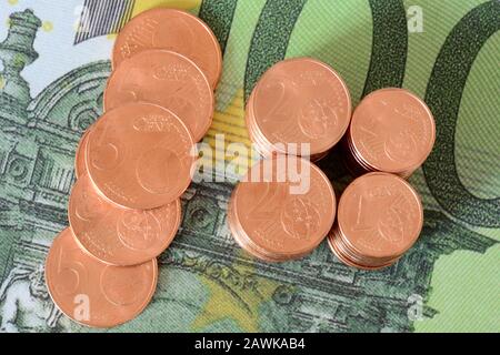 Medienberichten zufolge plant die neue EU-Kommission, alle 1-, 2- und 5cent-Münzen abzuschaffen Stockfoto
