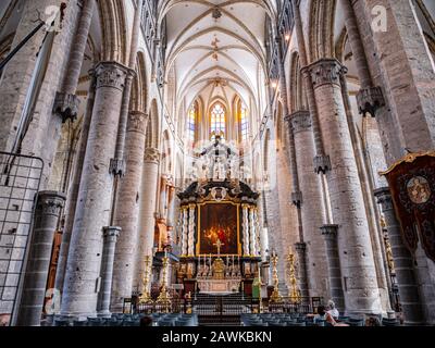 Gent, Belgien, ca. Oktober 2019.Innere der Nikolauskirche in Gent, Belgien. Bedeutender Bau im Stil der Romanik und der Scheldegotik. Stockfoto