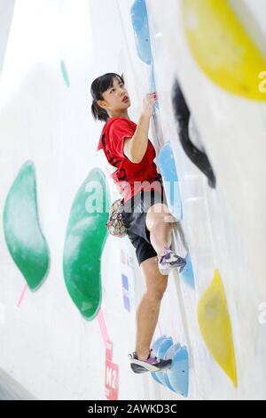 Aya Sugawara, 8. Februar 2020 - Sportklettern: Die 15. Qualifikation Der Frauen beim Bouldering Japan Cup auf dem Komazawa Hallenballsportplatz in Tokio, Japan. (Foto von Naoki Nishimura/AFLO SPORT) Stockfoto