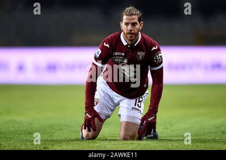 Turin, Italien - 08. Februar 2020: Cristian Ansaldi vom Torino FC sieht während des Serie-A-Fußballspiels zwischen Torino FC und UC Sampdoria niedergeschlagen aus. UC Sampdoria gewann mit 3:1 über Torino FC. Kredit: Nicolò Campo/Alamy Live News Stockfoto