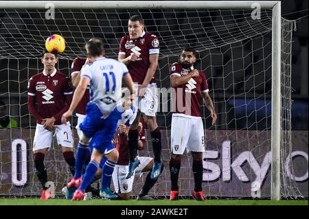 Turin, Italien - 08. Februar 2020: Gaston Ramirez von UC Sampdoria erzielt beim Serie-A-Fußballspiel zwischen Torino FC und UC Sampdoria ein Tor durch einen Freistoß. Kredit: Nicolò Campo/Alamy Live News Stockfoto