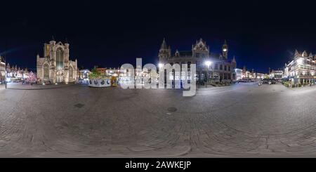 360 Grad Panorama Ansicht von Gent, Belgien. Etwa im November 2019,360 Grad Panorama der Nikolauskirche in der Nacht. Umgebungskarte für äquirechteckige Projektion. Voller Spher