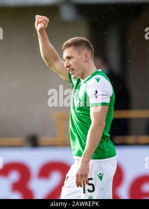 Alloa, Schottland, Großbritannien. Februar 2020. Indobrill Stadium Alloa, Alloa Clackmannashire, Schottland; Scottish Cup Football, BSC Glasgow gegen Hibernian; Gerg Docherty of Hibernian feiert ihr viertes Tor für Hibernian. Gutschrift: Action Plus Sports Images/Alamy Live News Stockfoto