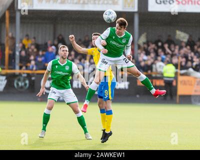 Alloa, Schottland, Großbritannien. Februar 2020. Indobrill Stadium Alloa, Alloa Clackmannashire, Schottland; Scottish Cup Football, BSC Glasgow gegen Hibernian; Melker Hallberg von Hibernian gewinnen den Kopf. Gutschrift: Action Plus Sports Images/Alamy Live News Stockfoto