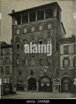 La Casa fiorentina e i suoi arredi nei secoli XV e XV . y, Filippo Brunelleschi, sein Leben und seineiverlce (Stuttgart, 1892, e. VII e altrove); poi R. Redtenbach, die architekturder Italientinischen Aufklärung, Frankfurt, 1886; I. Burckardt, Geschichte derRenaissance in Italien, Stuttgart, 1891, e Cicerone (8* EDIZ.); GeymÙller undSteqman, die Architektur der Renaissance in Toscana. 2 Qualitativ hochwertige Volta queste cornici Mancano, come nel Palazzo Castellani sulLungarno (Abb. 15) e in alcune costruzioni di Piazza Peruzzi (Abb. 17). 3 Le finestre erano più o meno distanti secondo il bisogno più o men Stockfoto