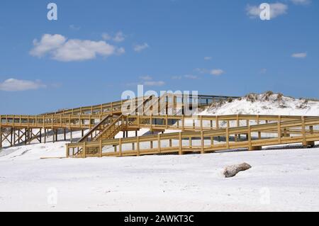 Neue Rampe Mit Handicap-Zugang zum Strand Stockfoto