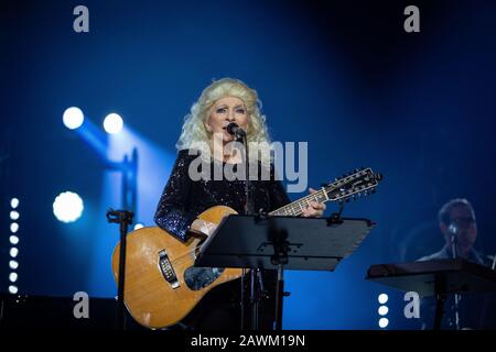 Oslo, Norwegen. Februar 2020. Judy Collins (abgebildet) und Jonas-Fjeld führen ein Live-Konzert mit der Begleitband Chatham County Line an der den Norske Opera in Oslo auf. (Foto: Gonzales Foto - Tord Litleskare). Stockfoto