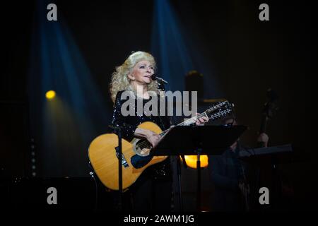 Oslo, Norwegen. Februar 2020. Judy Collins (abgebildet) und Jonas-Fjeld führen ein Live-Konzert mit der Begleitband Chatham County Line an der den Norske Opera in Oslo auf. (Foto: Gonzales Foto - Tord Litleskare). Stockfoto