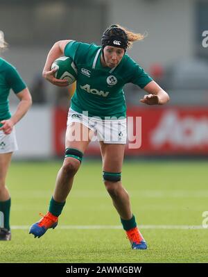 Energia Park, Dublin, Leinster, Irland. Februar 2020. International Women Rugby, Six Nations, Ireland versus Wales; Aoife McDermott of Ireland with the Ball Credit: Action Plus Sports/Alamy Live News Stockfoto