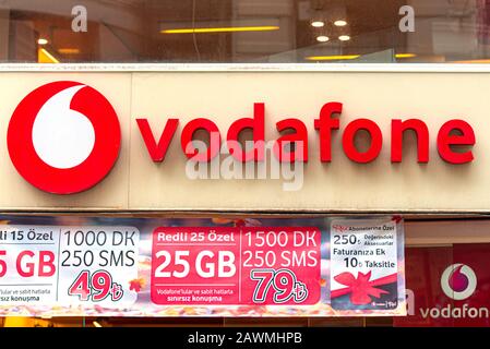 Istanbul - 02. JANUAR: Vodafone Store Vodafone Türkei in Istanbul am 02. Januar. 2020 in der Türkei Stockfoto