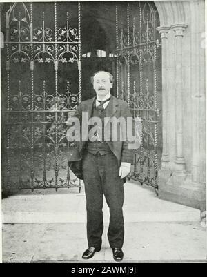 Sir Benjamin Stones Bilder; Aufzeichnungen über das nationale Leben und die Geschichte, die aus der Sammlung von Fotos von Sir Benjamin Stone, M.P. HE Exchetrin Downing Street, dem Zentrum unseres Systems polittischer Verwaltung, der berühmtesten politischen Straße der Welt, reproduziert wurden. Diejenigen, die Das Leben von William EwartGladstone von John Morley gelesen haben, wissen, dass, während Mr. Herbert Gladstone Student in Oxford war, sein Vaterunser war, lange Briefe über politische Angelegenheiten zu schreiben.folglich haben nur wenige Männer ein breiteres Wissen über Politik. Es gibt Einträge in seinem Vatertagebuch, die auch niedrig sind Stockfoto