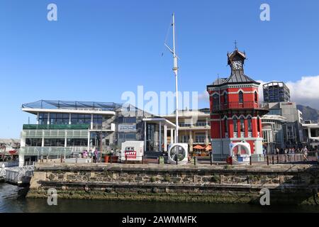 Nelson Mandela Gateway zu Robben Island und Clock Tower, V&A Waterfront, Kapstadt, Table Bay, Western Cape Province, Südafrika, Afrika Stockfoto