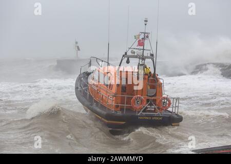 Hastings Rettungsboot im Wintersturm Ciara Stockfoto