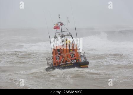 Hastings Rettungsboot im Wintersturm Ciara Stockfoto