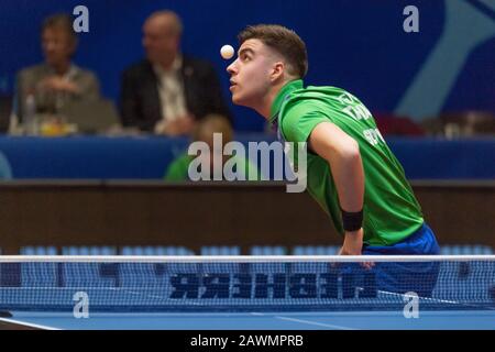 Montreux, Schweiz. Februar 2020. Lausanne, Schweiz - 2020/02/09: Darko Jorgic aus Slowenien der Ball spielt gegen Timo Boll aus Deutschland im Finale des Tischtennisturniers der Herren beim CCB Europe Top 16 Montreux 2020 (Foto von Eric Dubost/Pacific Press) Credit: Pacific Press Agency/Alamy Live News Stockfoto