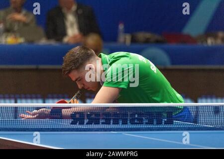 Montreux, Schweiz. Februar 2020. Lausanne, Schweiz - 2020/02/09: Darko Jorgic aus Slowenien der Ball spielt gegen Timo Boll aus Deutschland im Finale des Tischtennisturniers der Herren beim CCB Europe Top 16 Montreux 2020 (Foto von Eric Dubost/Pacific Press) Credit: Pacific Press Agency/Alamy Live News Stockfoto