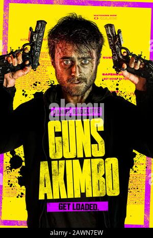 Guns Akimbo (2019) unter der Regie von Jason Lei Howden und mit Daniel Radcliffe, Samara Weaving, Rhys Darby in den Hauptrollen. Miles wird in einem beliebten Online-Gladiatorenspiel erwischt und muss bis zum Tod kämpfen, um Nova seine Ex-Freundin zu retten. Stockfoto