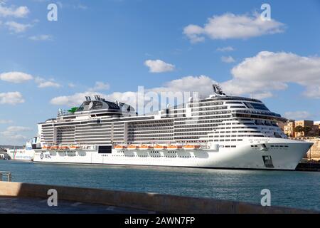 Valletta, Malta - 7. Januar 2020: MSC Grandiosa im Hafen Stockfoto