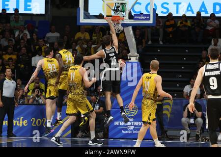 Teneras, Italien. Feb. 2020. Marcos delia (segafredo Virtus bologna) in schiacciata im Finale - Segafredo Virtus Bologna vs. Iberostar Tenera, FIBA Intercontinental Cup in Tenera, Italien, 09. Februar 2020 Kredit: Unabhängige Fotoagentur/Alamy Live News Stockfoto