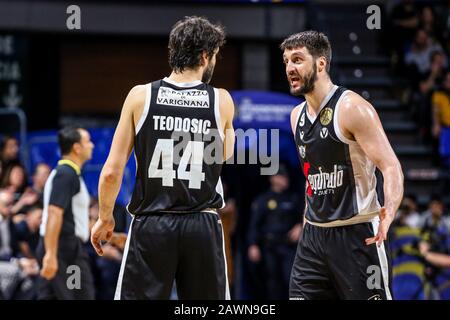 Teneras, Italien. Februar 2020. Stefan markovic (segafredo Virtus bologna) und MiloÅ¡ teodosiÄ‡ (segafredo virtus bologna) haben die Partita während Des Finales - Segafredo Virtus Bologna vs. Iberostar Tenera, FIBA Intercontinental Cup in Tenera, Italien, 9. Februar 2020 Kredit: Unabhängige Fotoagentur/Alamy Live News Stockfoto