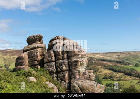 Gritstone Felsformationen auf Hen Cloud, The Roaches, Peak District National Park, Staffordshire, Großbritannien Stockfoto