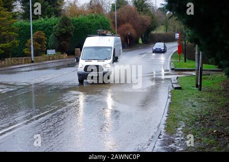 Blitzüberflutung auf der Bullerthorpe Lane in Swillington, verursacht durch Storm Ciara Stockfoto