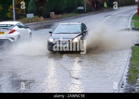 Blitzüberflutung auf der Bullerthorpe Lane in Swillington, verursacht durch Storm Ciara Stockfoto