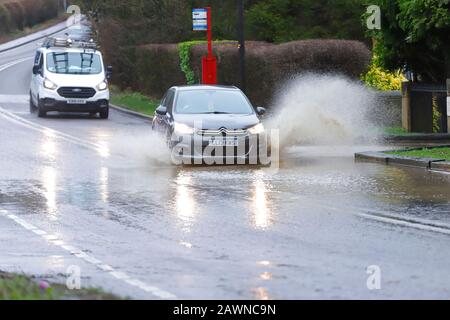 Blitzüberflutung auf der Bullerthorpe Lane in Swillington, verursacht durch Storm Ciara Stockfoto