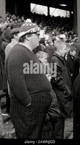 Chelsea Fußballfan auf der Tribüne im Stamford-Bridge-Stadion im Jahr 1967 Stockfoto