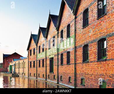 Gebäude der Old Joules Brauerei neben dem Trent and Mersey Canal at Stone, Großbritannien Stockfoto