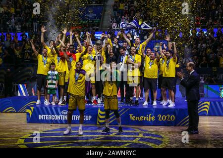 Teneras, Italien. Feb. 2020. Der iberostar tenera erobert den fiba Interkontinentalcup "tenera 2020" im Finale - Segafredo Virtus Bologna vs. Iberostar Tenera, FIBA Intercontinental Cup in Tenera, Italien, 9. Februar 2020 Credit: Independent Photo Agency/Alamy Live News Stockfoto