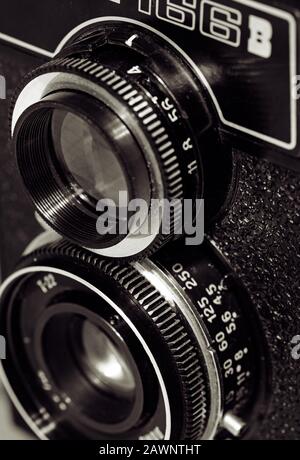 Nahaufnahme von Lubitel 166B, Vintage-Kamera aus der UdSSR. Stockfoto