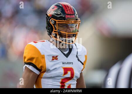 Houston, TX, USA. Februar 2020. La Wildcats Quarterback Jalan McClendon (2) vor einem XFL-Fußballspiel zwischen den LA Wildcats und den Houston Roughnecks im TDECU Stadium in Houston, TX. Die Roughnecks gewannen das Spiel 37 bis 17.Trask Smith/CSM/Alamy Live News Stockfoto