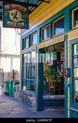 The Spotted Cat Music Club in der Frenchmen Street, Jazz-Musikbar, Marigny, New Orleans, Louisiana Stockfoto