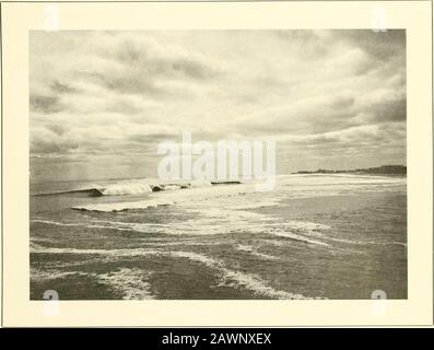 Asbury Park und Ocean Grove befinden sich an der First Avenue al Emory Street. Dieses Gebäude ist das Ergebnis, das ich von den Presbyteridesign getrennt habe und unter dem ich sehr beliebt bin, ist rapidlj, der großen Einfluss in der Stadt hat. Ilnrl. Es ist hübsch aus Holz. Der HERANNAHENDE STURM.Hier zeigen sich die sich absenkenden Wolken und die stark auf den Strand schlagenden Wellen. Es ist eine Szene, mit der die Gönner einen Suininei-Küstenort-Bogen vertraut machen und nur eine lebhafte Vorstellung benötigen, um im Geist genau zu fotografieren. Stockfoto