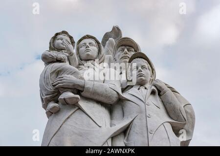 Denkmal für die Statue Aus Einwanderertem Marmor des italienischen Bildhauers Franco Alessandrini, Waldenberg Riverfront Park, River Walk, New Orleans, Louisiana, USA Stockfoto