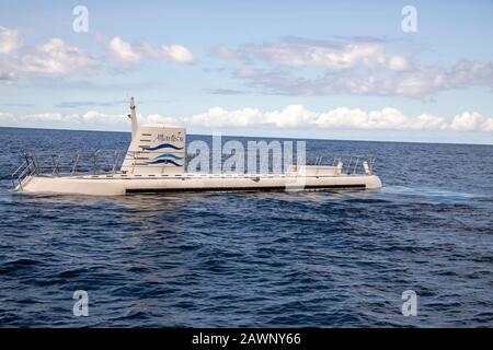 Bridgetown, Barbados - 26. Januar 2020: Touristisches U-Boot Atlantis im karibischen Meer an sonnigen Tagen. Stockfoto