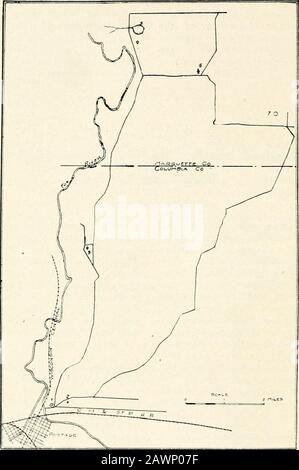 Baraboo, Dells und Devil's Lake Region, mit Karten und Illustrationen . aturn auf der rechten Seite eine Viertelmeile, dann lenkt es auf die Jeft zur Anotherschool auf der rechten Seite ab, wo theMuir Kinder nach ihrer Ankunft in Wisconsin fromScotland im Jahr 1849 belehrend wurden. Keines der beiden Gebäude der Schule ist, dass die Muirs, die als die Erdbauten bekannt sind, längst den Verwüstungen der Zeit nachgegeben haben. Etwas jenseits der letzten benannten Schule, etwa 16 km von Portage entfernt, murmelt ein littlebream über den Highwayund ein paar Stangen weiter ist ein witterungsbewohntes Bauernhaus. Der Bach fließt von Enni Stockfoto