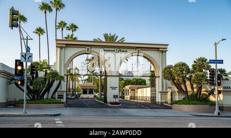 Los Angeles - 5. september 2019: Das Haupttor zu Paramount Pictures von der Melrose Avenue Stockfoto