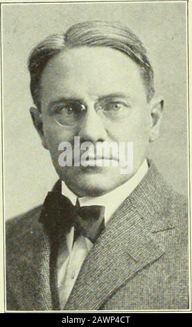 Mortarboard . Margaret E. M alt BYAssociate Professor of Physics A. B., Oberlin, 1882; S. B., Massachusetts Institute of Technology, 1891; A.M., Ober-lin, 1891; Ph.D., Fioettingen University, 1895; Physikalisch-Technische Reichan-Anstalt. 1898-1899; Clark University, 1899-1900; Physik-Abteilung, Velleslev Col-lege, 1889-1903 und 1896-1897; Lake ErieCollege, 1897-1898; Barnard College, Abteilung Chemie, Instructor, 1900-1903; Physik-Abteilung, AdjunctProfessor, 1903-1910; Assistant Professor, 1910; Associate Professor, 1913-. [ 19 1 LOUIS A. LOISEAUX 4sociate Professor of the RomanceL Stockfoto