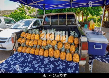 Ananas zum Verkauf in einem Lastwagen am Anakena Beach im Rapa Nui National Park an der Nordküste der Osterinsel (Rapa Nui), Chile Stockfoto