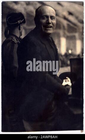 1926 , 28. oktober , ROM , ITALIEN : Der italienische Faschist Duce BENITO MUSSOLINI in Colosseo - ROMA - KOLOSSEUM - Smile - sorriso - Ritratto - Porträt - Stockfoto