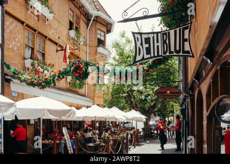 Fußgängerzone, deutsche und schweizerisch inspirierte europäische Architektur am Boulevard Geneve, Capivari, Campos do Jordao, Sao Paulo, Brasilien Stockfoto