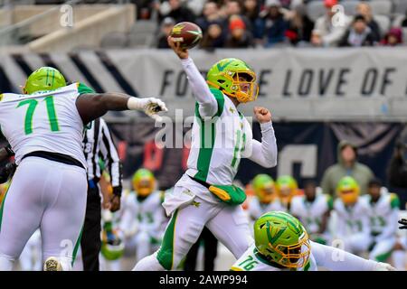 East Rutherford, New Jersey, USA. Februar 2020. Aaron Murray (11) von den Tampa Bay Vipers gibt einen Pass während eines Spiels gegen die New York Guardians im MetLife Stadium am 09. Februar 2020 in East Rutherford, New Jersey frei. Gregory Vasil/Cal Sport Media/Alamy Live News Stockfoto