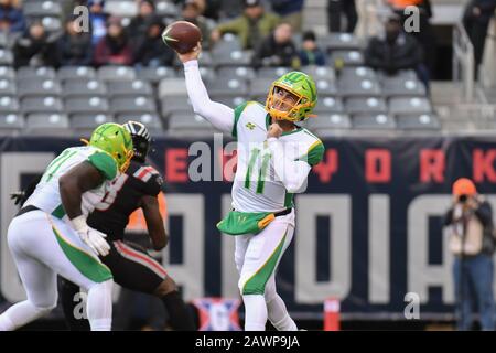 East Rutherford, New Jersey, USA. Februar 2020. Aaron Murray (11) von den Tampa Bay Vipers gibt einen Pass während eines Spiels gegen die New York Guardians im MetLife Stadium am 09. Februar 2020 in East Rutherford, New Jersey frei. Gregory Vasil/Cal Sport Media/Alamy Live News Stockfoto