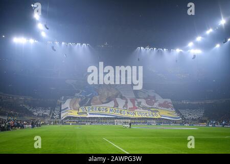 Mailand, Italien. Februar 2020. Anhänger des FC Internazionale Milano während des Serie-A-Spiels zwischen Inter Mailand und dem AC Mailand im Stadio San Siro, Mailand, Italien am 9. Februar 2020. Foto von RemotePhotoPress Credit: UK Sports Pics Ltd/Alamy Live News Stockfoto