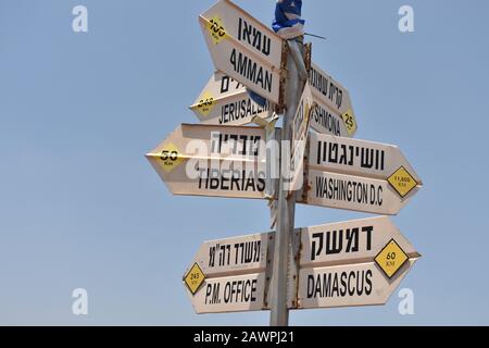 Schild in der Aussichtsplattform in den golan-höhen von nordisraelisch Stockfoto