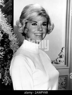 1966 Ca, USA: Die Schauspielerin und Sängerin DORIS DAY (* Doris Mary Ann Kappelhoff, geboren am 3. April 1924 Cincinnati, Ohio, USA), Pubblicity Stills For Stockfoto